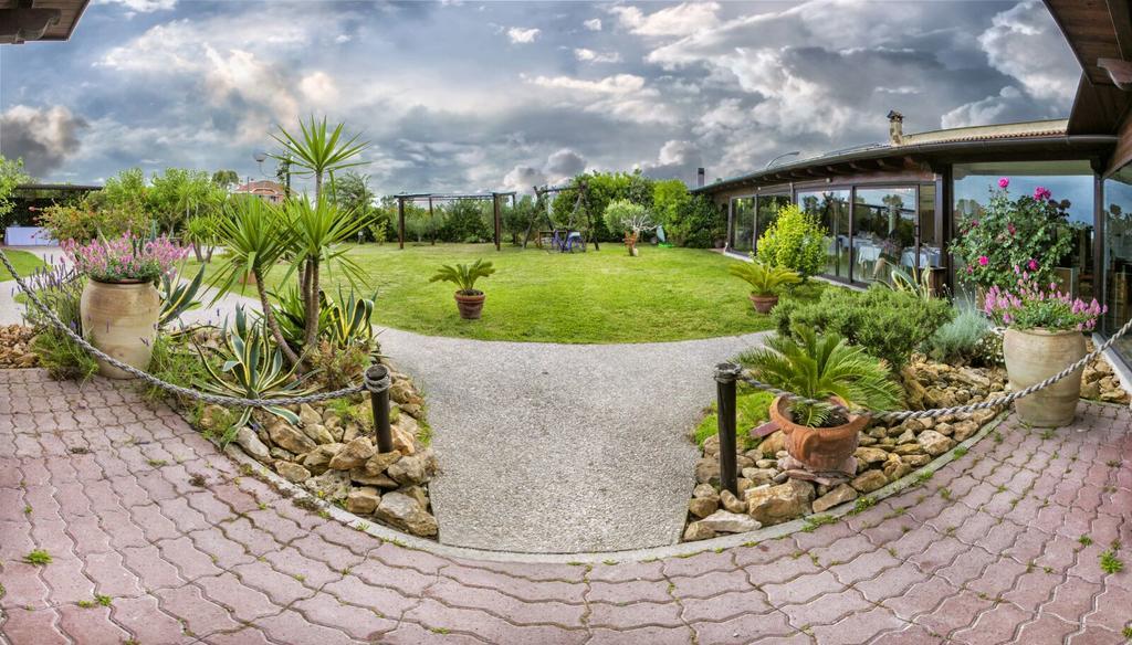 Agriturismo Torre Flavia ラディスポリ エクステリア 写真