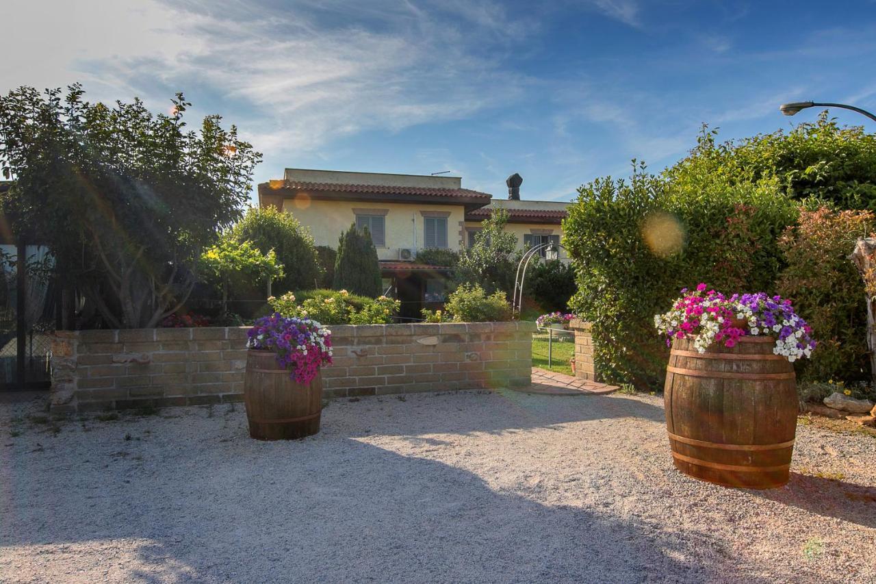 Agriturismo Torre Flavia ラディスポリ エクステリア 写真