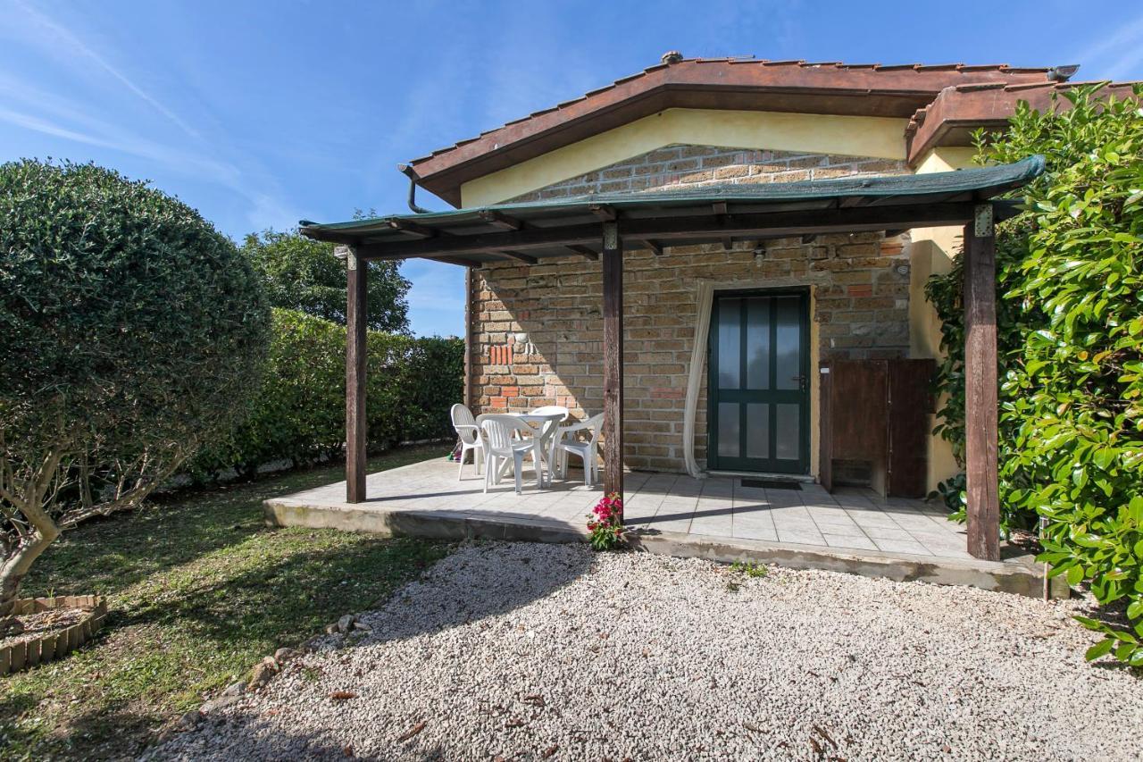 Agriturismo Torre Flavia ラディスポリ エクステリア 写真
